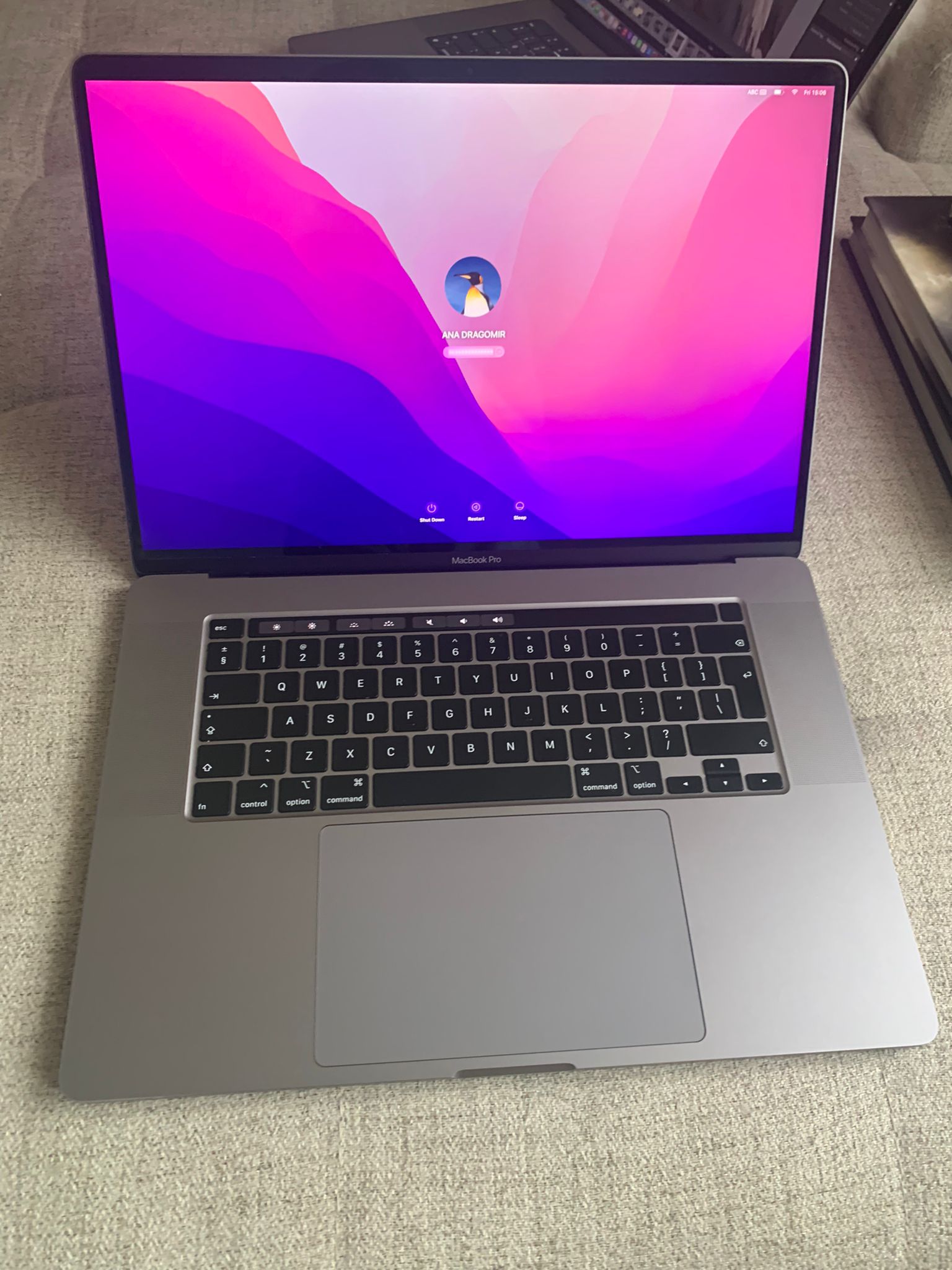 MacBook Pro 16" Retina (2019), Intel i9, 8-core, 2.3-Ghz, 16GB RAM DDR4, 1TB SSD, AMD Radeon PRO 5500M 4GB, Garantie 1 an